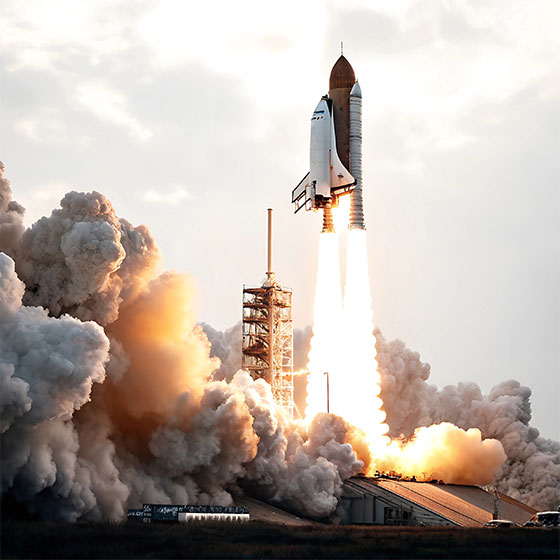 Lancement de navette spatiale illustrant l’ambition, la croissance et la réussite des projets accompagnés par AeroFusion